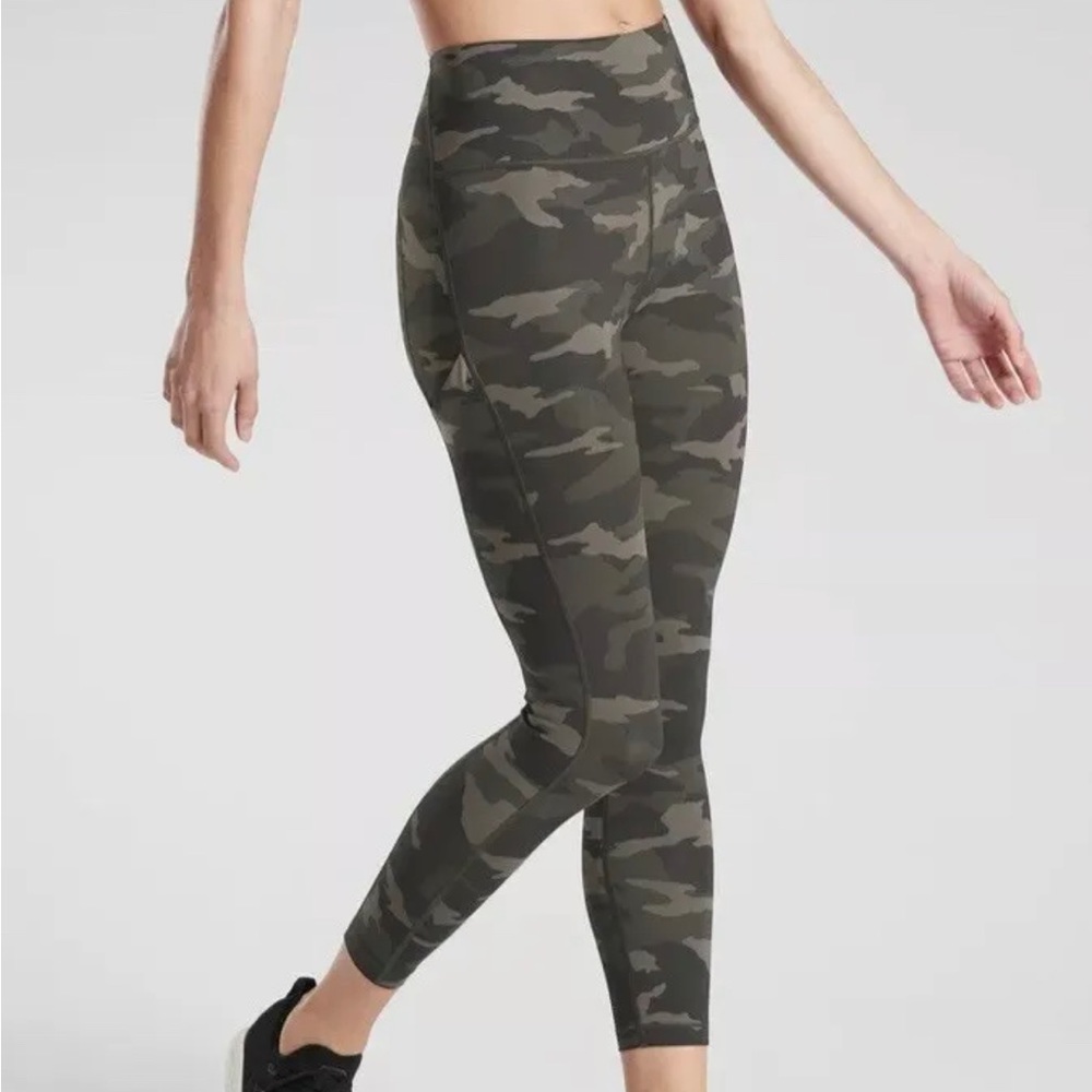 NWT Athleta Ultimate Camo 7/8 tight green